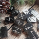 Runensteine schwarz frozen