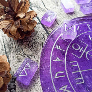 Runensteine mit Vegvisir Frozen violett
