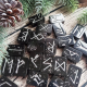 Runensteine schwarz mit Blattmetall