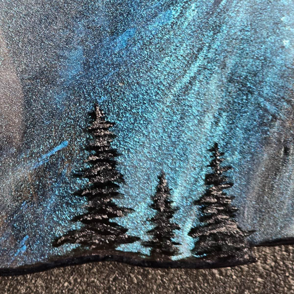 Wolfsruf2 Resinkunstwerk Wolfsruf – Wolf unter Polarlichtern, magische Kunst mit Nordlicht und mystischer Stimmung.