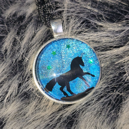Edle Polarlicht Kunst aus UV Harz mit Pferd Silhouette und Glitzer Effekten